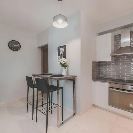 Superb - 2 Bedrooms - Siesta - Great Sea Views - Close To Beach And Amenities *