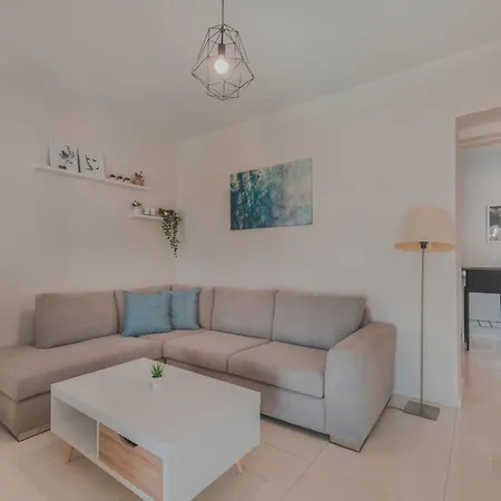 Superb - 2 Bedrooms - Siesta - Great Sea Views - Close To Beach And Amenities