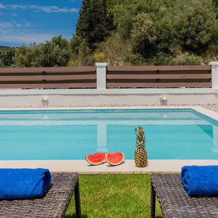 Villa Superb - 2 Bedrooms - Siesta - Great Sea Views - Close To Beach And Amenities *